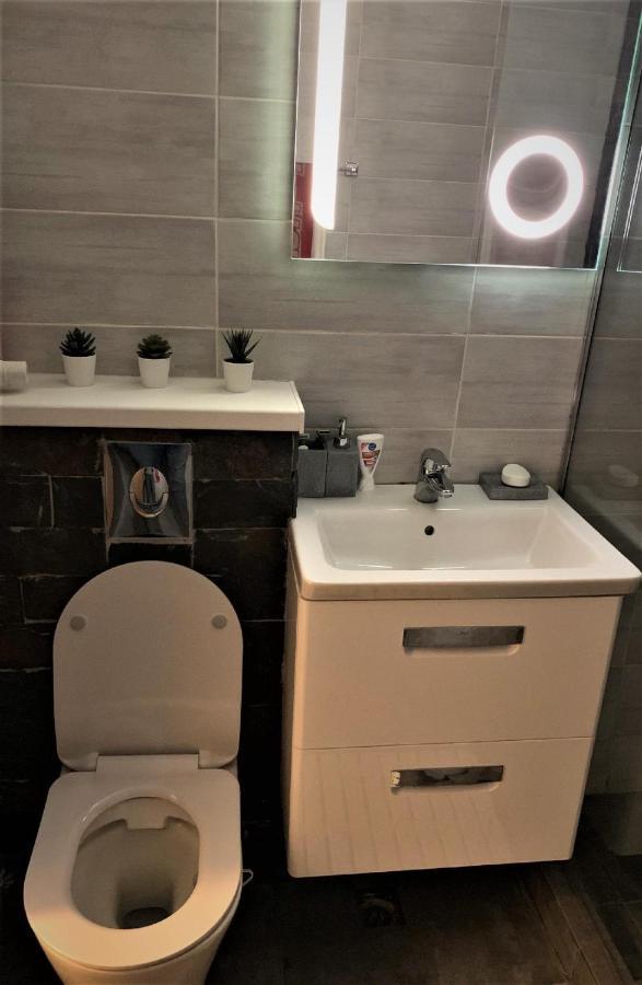 Huge 3 Room Apartament In City Center! Bucureşti Ngoại thất bức ảnh